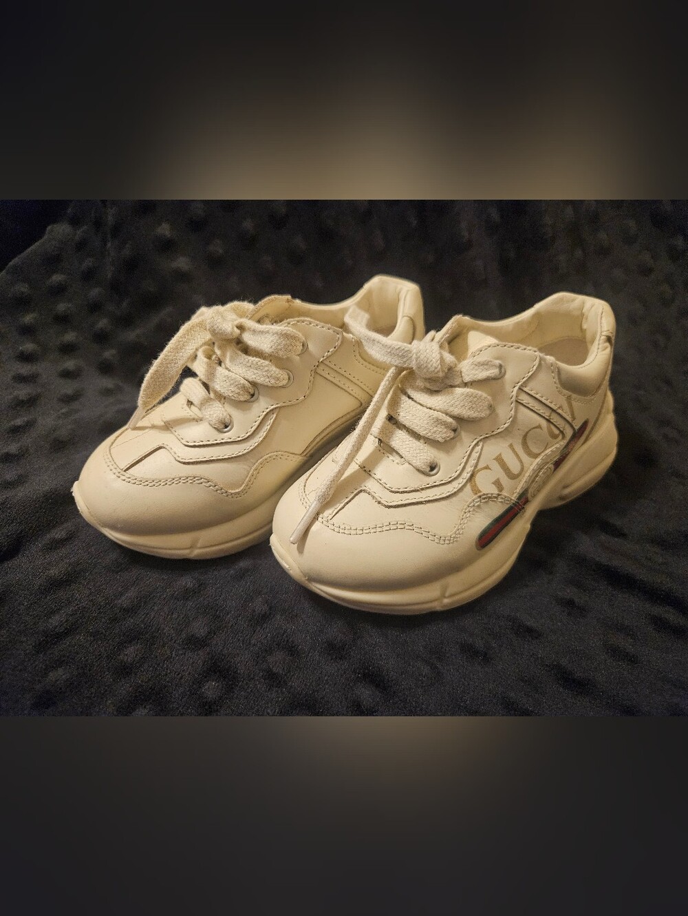 Gucci Cream Kids Sneakers with Subtle Logo and Stripes
